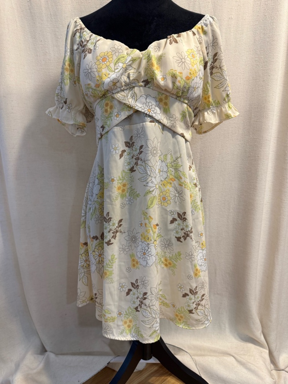 Madden NYC Floral Dress Medium Ruffle Sleeve NWOT